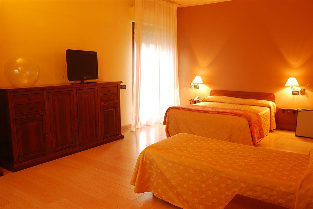 Nuovo Hotel ויג'באנו מראה חיצוני תמונה
